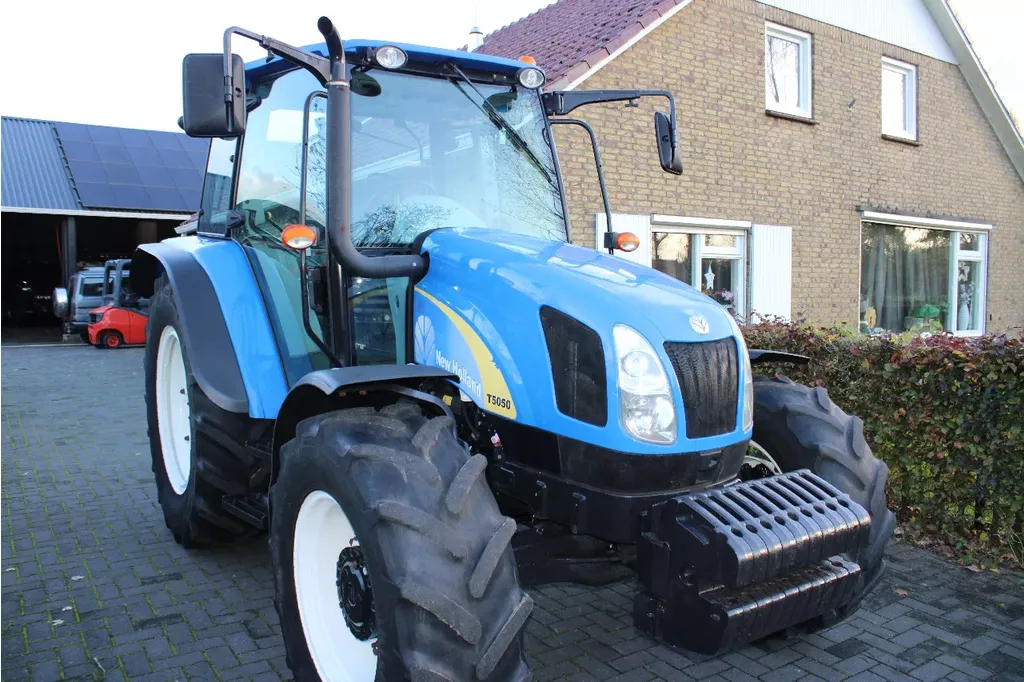New Holland T5050
