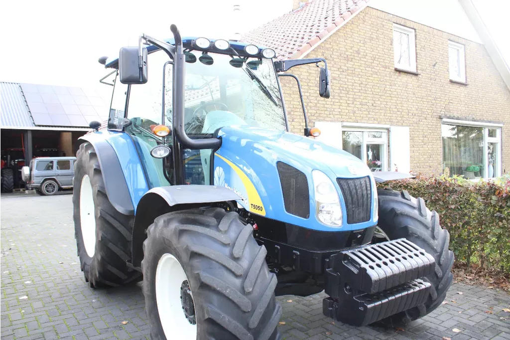New Holland T5050