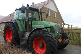 Fendt FAVORIT 711 VARIO 711 Vario met fronthef en frontaftakas