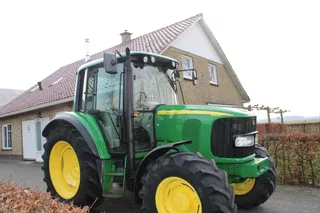John Deere 6220