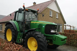John Deere 6820