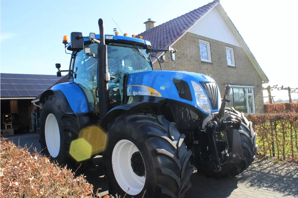New Holland T7030