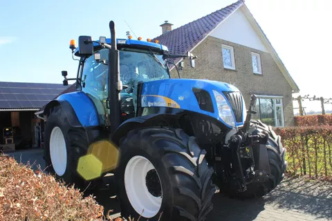 New Holland T7030