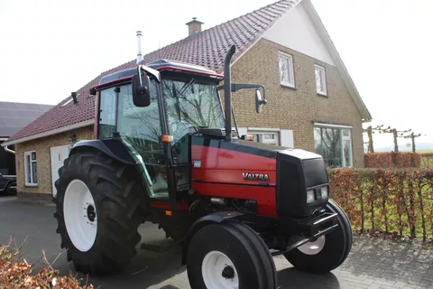 Valtra A85-2