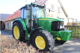 John Deere 6220