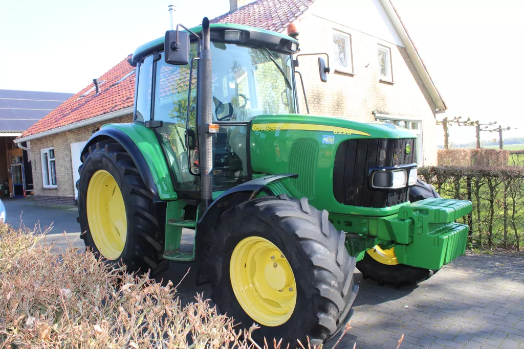 John Deere 6220