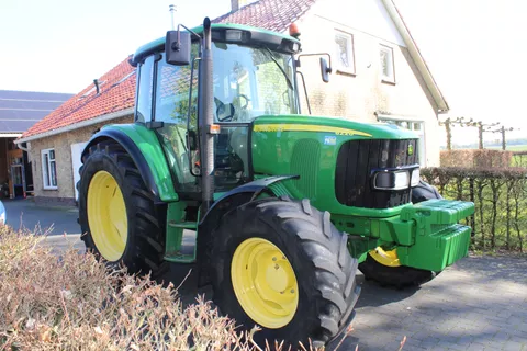 John Deere 6220
