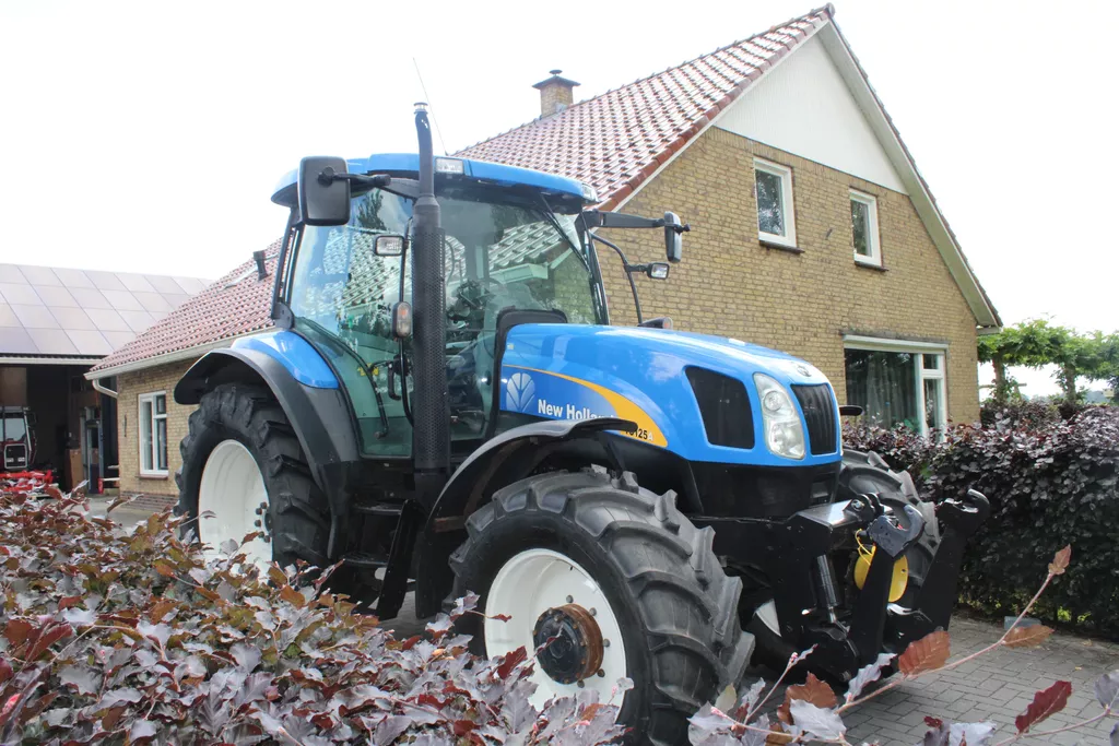 New Holland TSA 125 front hef en front pto