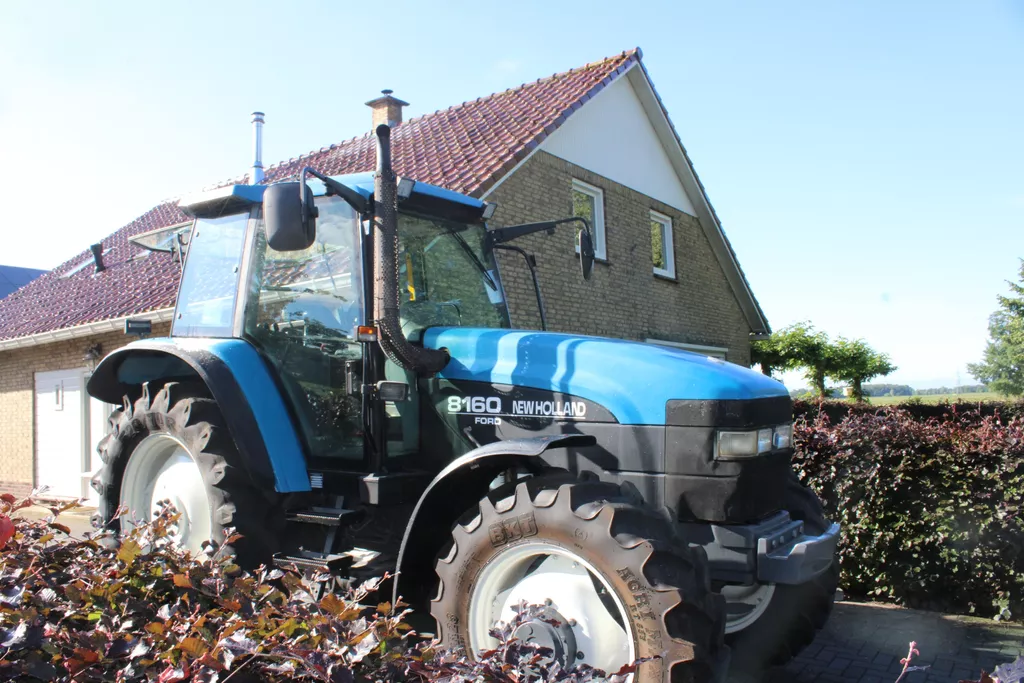 New Holland 8160