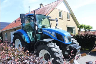 New Holland T5.105 met luchtreminstallatie