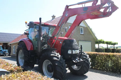 Case IH Pum,a 140 met voorlader