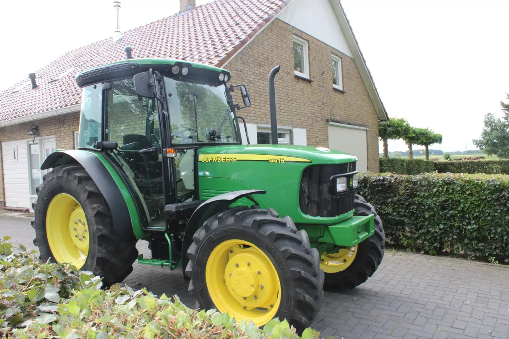 John Deere 5515