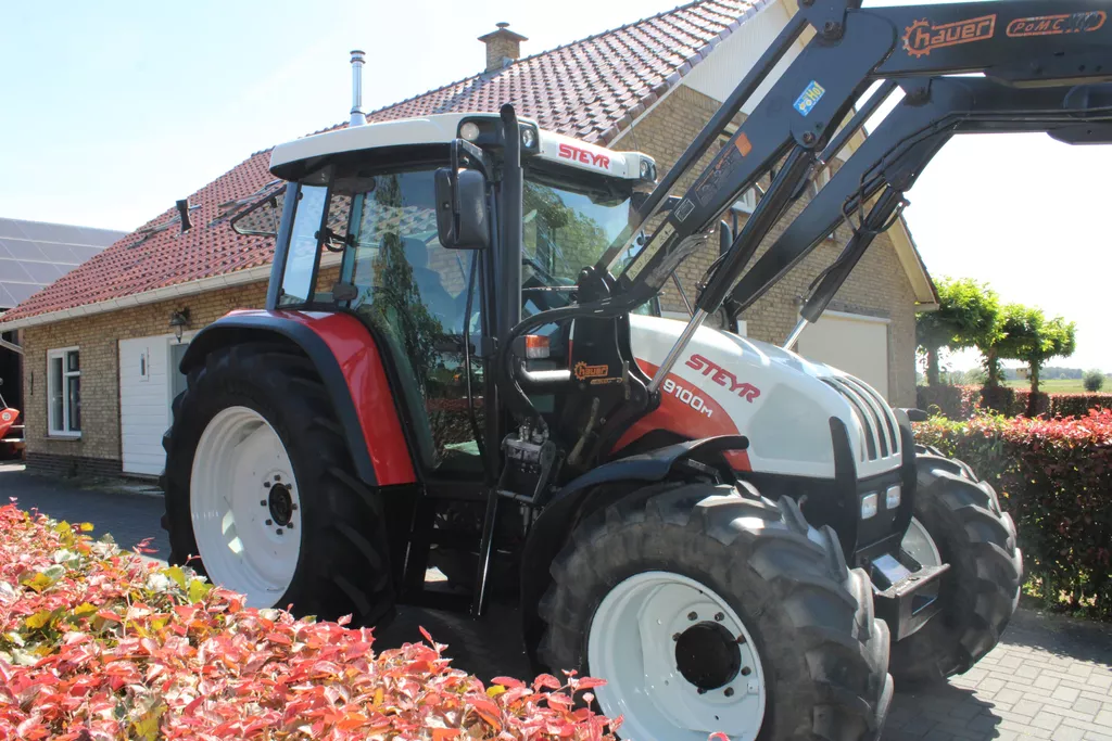 Steyr 9100 M met voorlader