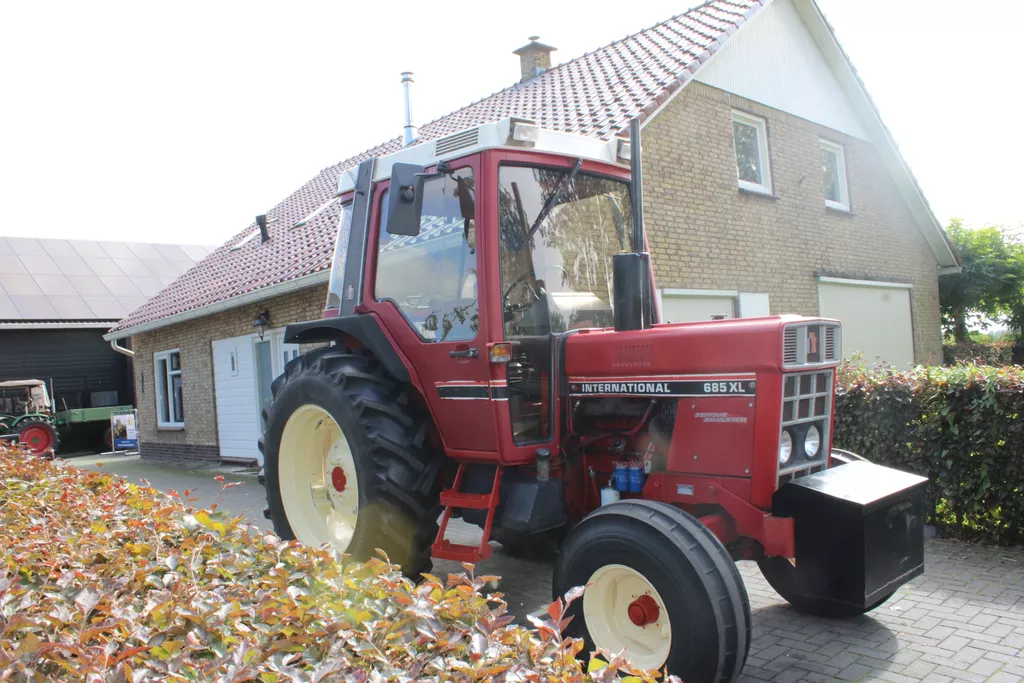 International 685 XL