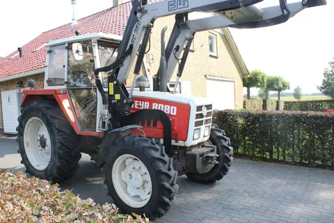 Steyr 8080 met voorlader 40 kmh