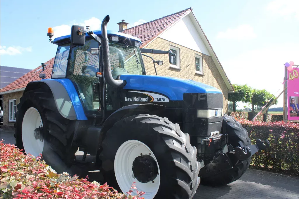 New Holland TM175 TM 175 power command fronthef en front aftakas geveerde cabine lucht